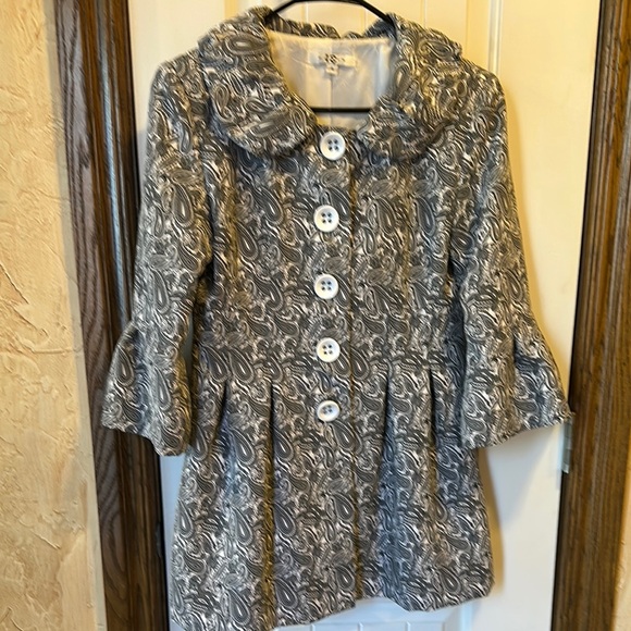 Beautiful Grey and White Jacket - Picture 1 of 7